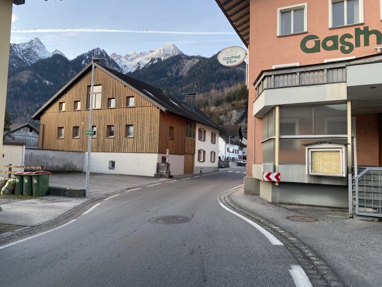 Karl-Heinz Dobler, Bürs, Anrainer der Hauptstraße, Verkehr, Verkehrssicherheit, Geschwindigkeitsreduktion, Gehsteig, Engstelle