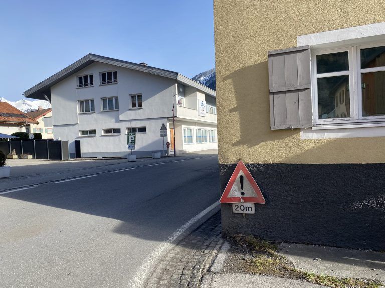 Steffi und Thomas Konzett, mit Tochter Maya. Stiglaweg in Bürs