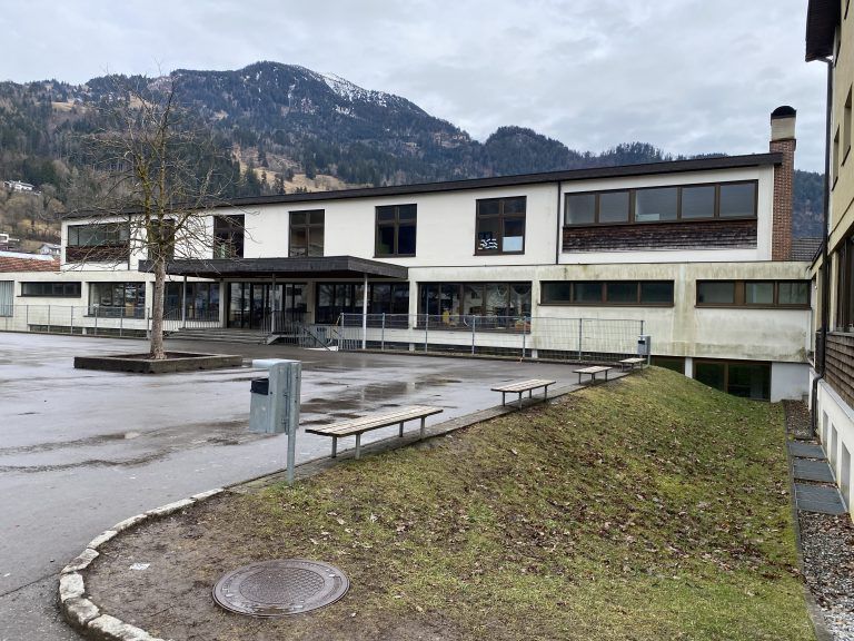 Das jetzige Volksschulgebäude ist zu klein. <span class="copyright">VN/JUN</span>