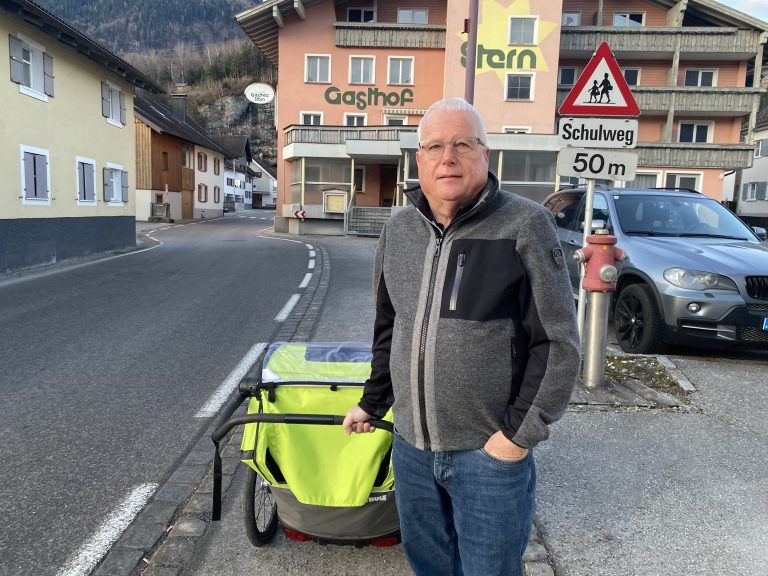 Karl-Heinz Dobler, Bürs, Anrainer der Hauptstraße, Verkehr, Verkehrssicherheit, Geschwindigkeitsreduktion, Gehsteig, Engstelle