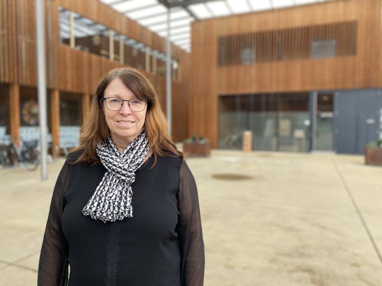 Bürgermeisterin Alexandra Schalegg informiert über den aktuellen Stand des neuen Kindercampus. <span class="copyright">VN/JUN</span>