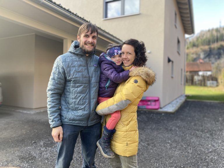 Steffi und Thomas Konzett, mit Tochter Maya. Stiglaweg in Bürs