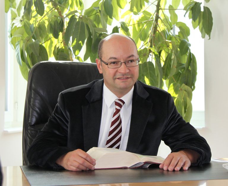 Verteidigte den Angeklagten und zeigte sich über dessen Einsicht nach der Urteilsverkündung verwundert: Rechtsanwalt Martin Kloser. <span class="copyright">Kloser</span>