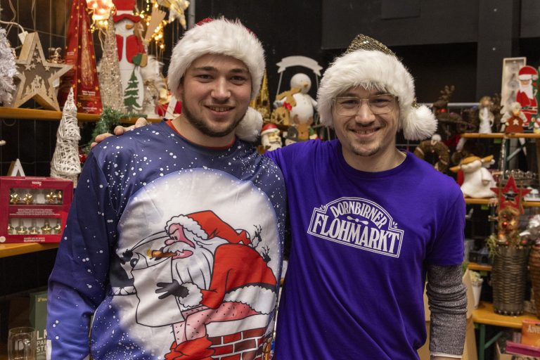 Nach Weihnachten ist vor Weihnachten. Das wussten Peter und Matthias Kaufmann an ihrem Stand zu nutzen.