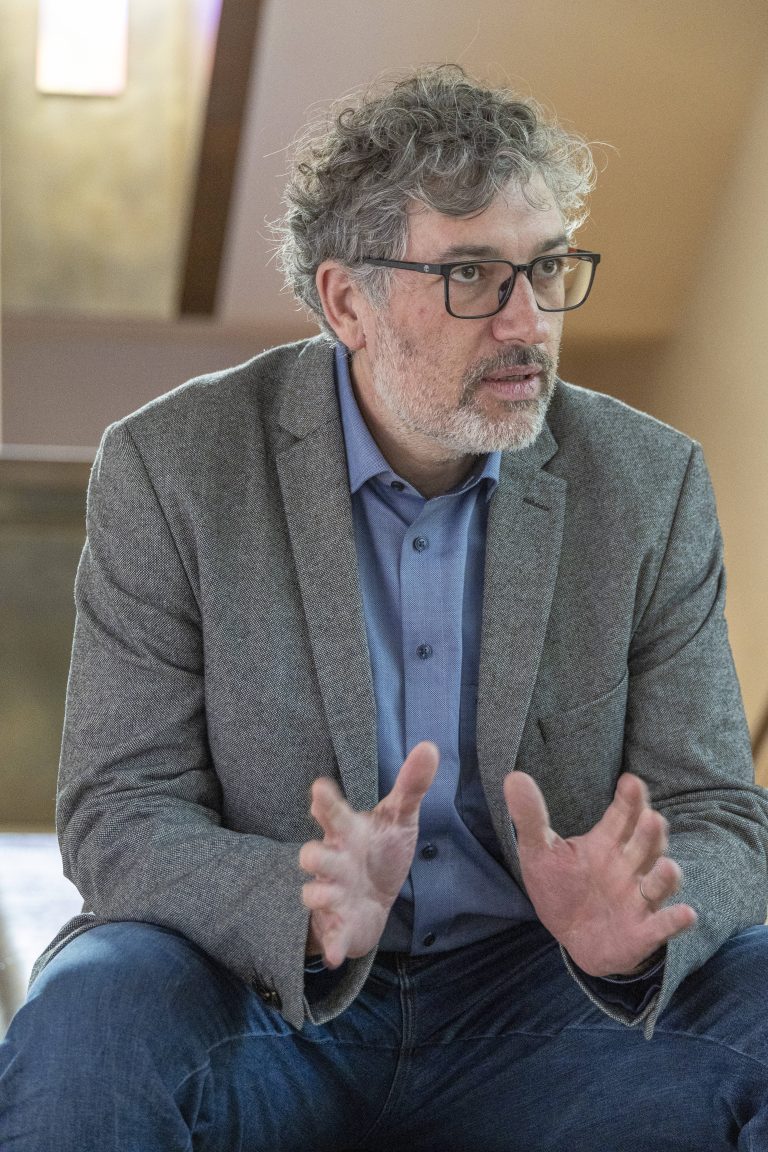 "Das Team des Museums sollte mit seinen Kompetenzen vermehrt in Schulen, in Betrieben oder in öffentlichen Einrichtungen mit Vorträgen, Workshops oder Diskussionsrunden präsent sein." <span class="copyright">roland paulitsch</span>