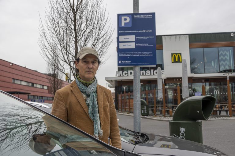 Parkplatz-Abzocke bei Mc Donalds Treffen uns mit einem Kunden, der eine hohe Strafe erhielt, weil er zu lange im Restaurant war