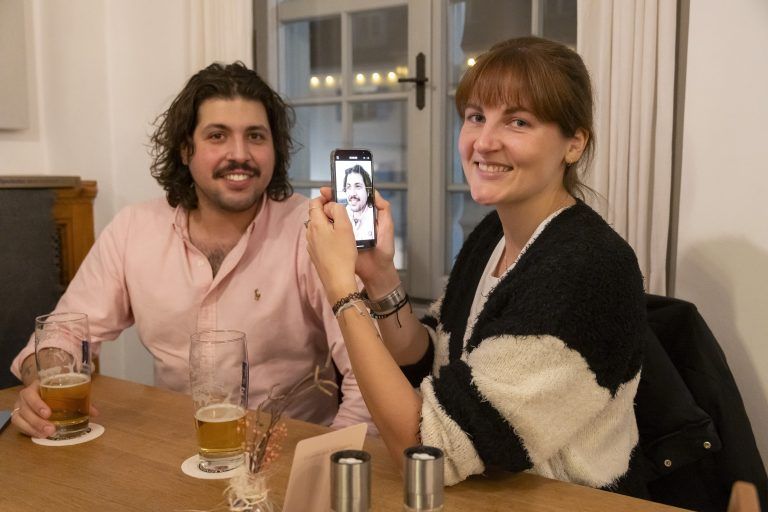 Sam und Heike ergründen die kulinarischen Höhen und Tiefen in Vorarlberg. <span class="copyright">VN/Paulitsch</span>