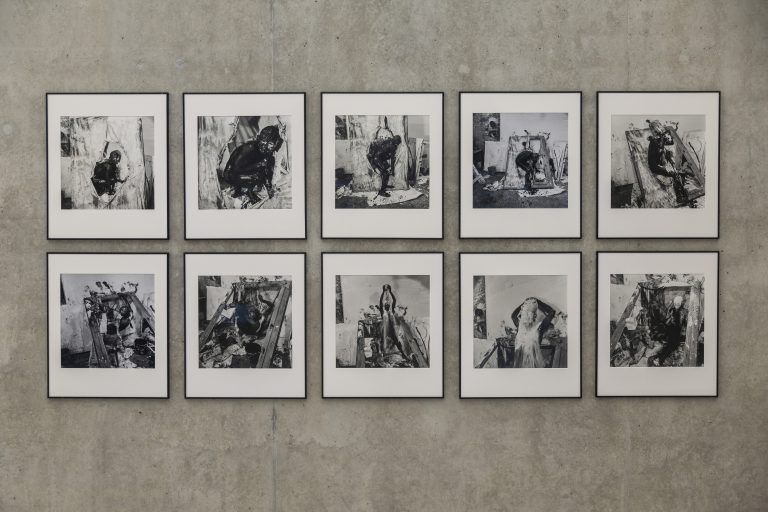 Fotografien der berühmten Aktionen von Günter Brus, in denen er seinen eigenen Körper ... <span class="copyright">roland paulitsch</span>