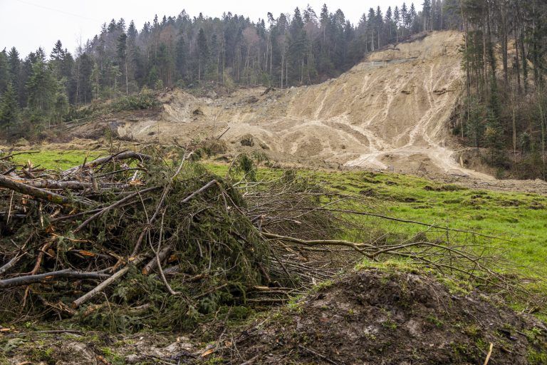 Hangrutsch Hörbranz, Fotos mit/von dem Baggerfahrer Edie Arbeiter Unwetter Rutsch Steinschlag