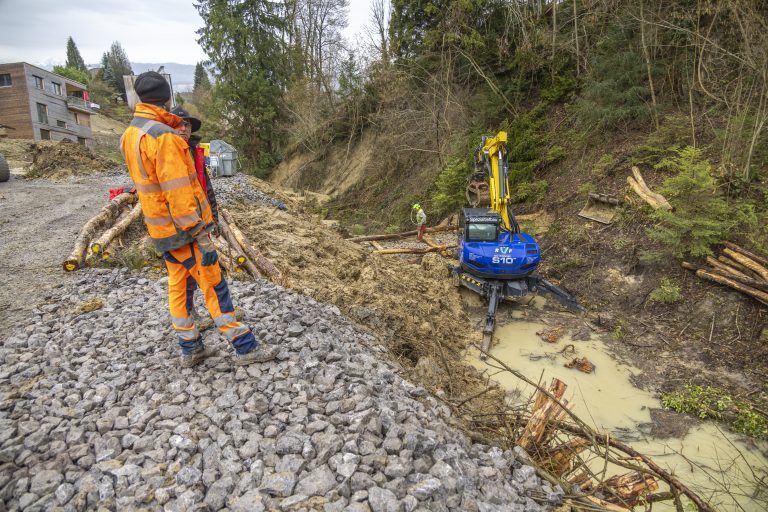 Hangrutsch Hörbranz, Fotos mit/von dem Baggerfahrer Edie Arbeiter Unwetter Rutsch Steinschlag