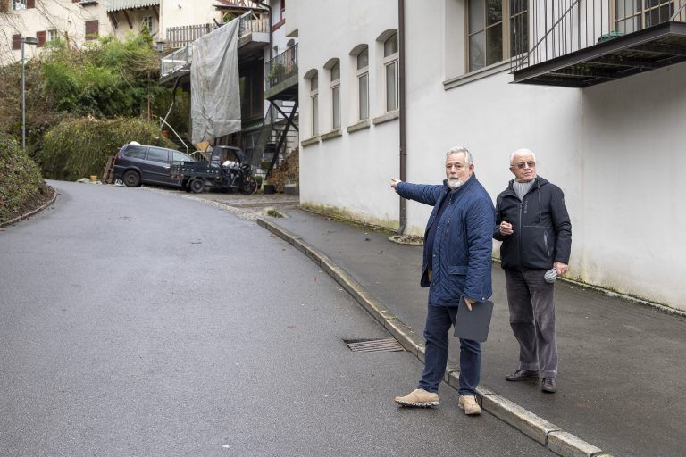 Rasende Radfahrer und E-Scooter in der Kirchstraße Wir treffen uns an der Ecke Schlossbergstraße/Thalbachgasse mit Anrainern Herbert Kristavcnik und Günther Vogel