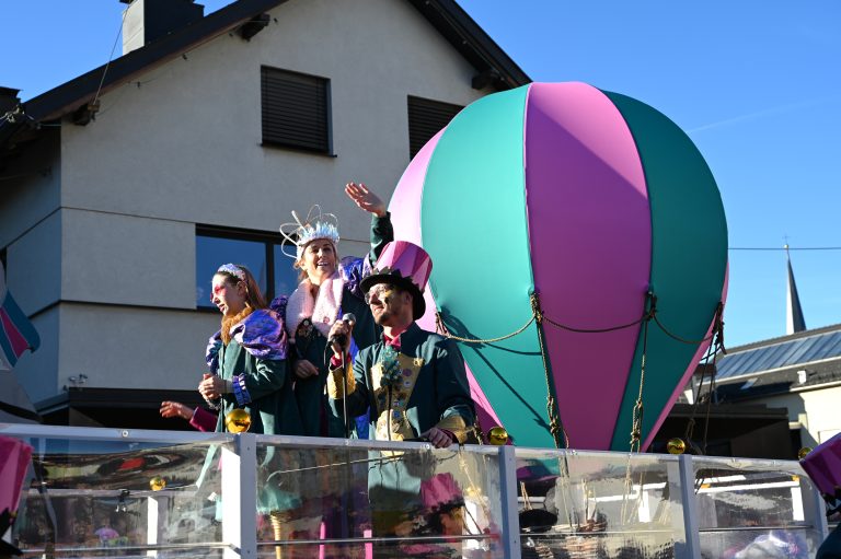 Das Prinzenpaar aus Bregenz war mit seinem bunten Zirkusgefolge in Hard zu Gast.