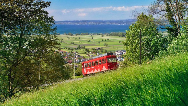 Von der Bahn aus hat man einen herrlichen Blick auf den Bodensee.<span class="copyright"> Appenzell Tourismus</span>