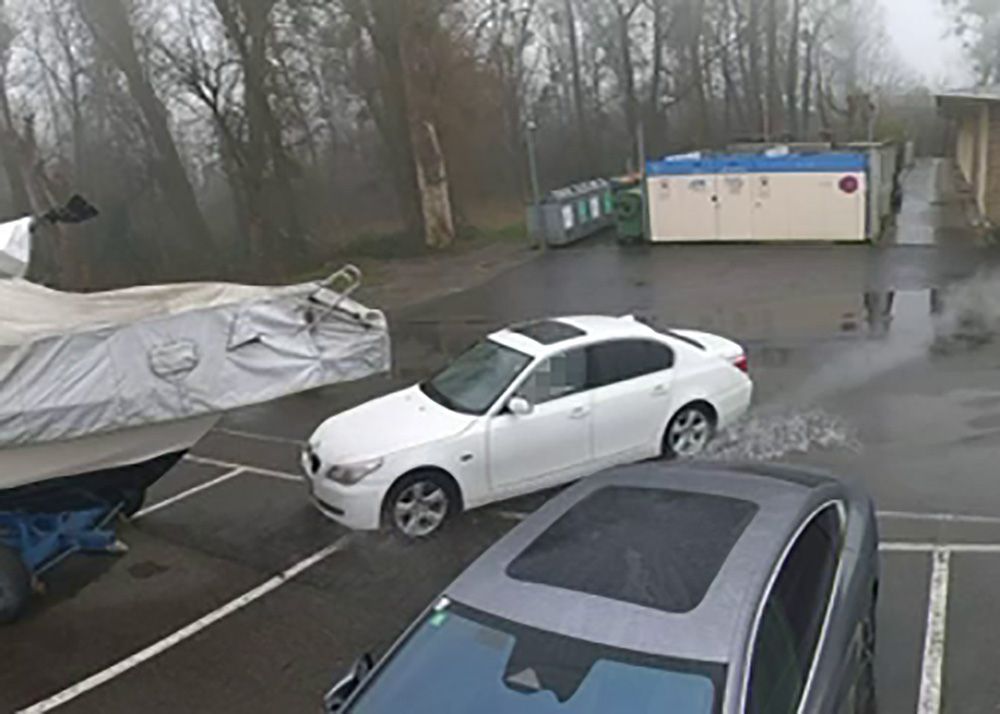 Video vom Unfall: Auto rammt Boot in Hard