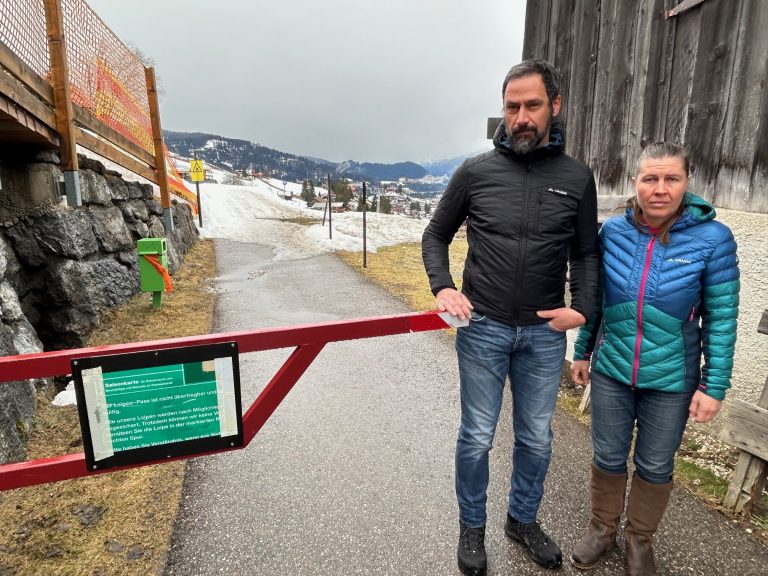 Kämpfen um ihr Recht wie David gegen Goliath: Da Sebastian und Christine Felder, dort die Tourismusinteressen von Skiliften und Gemeinde. <span class="copyright">VN/Gasser</span>
