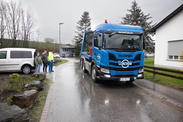 Anrainer versammeln sich gegen überbordenden Verkehr