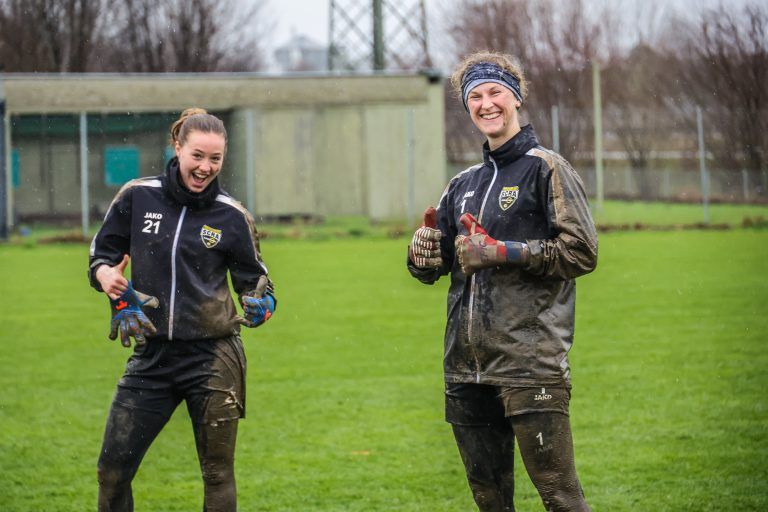 Frauenfu§ball, Bilder von der Mannschaft im Hinblick auf das erste Spiel am Sonntag