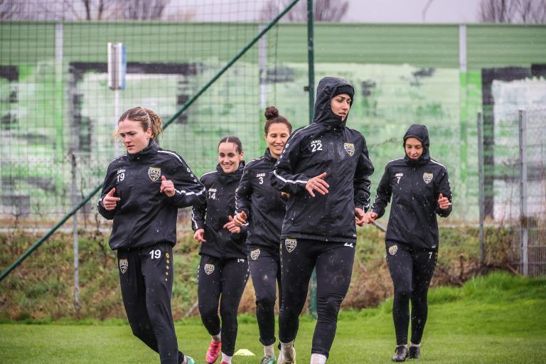 Frauenfu§ball, Bilder von der Mannschaft im Hinblick auf das erste Spiel am Sonntag