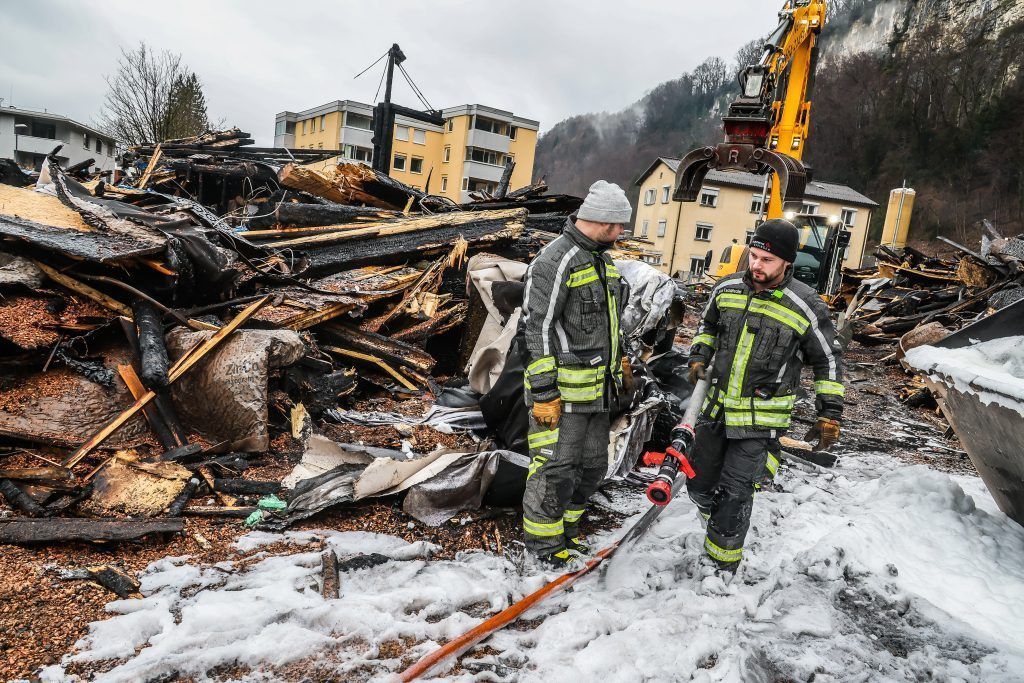 Feuerinferno im Altstoffsammelzentrum: Spezialisten aus Wien angefordert