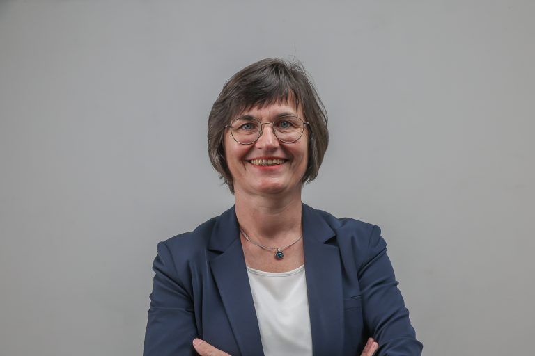 Hehle Reisen, Lochau; Foto mit allen neun Frauen der Familie; von Gro§mutter bis Enkelin, die alle Unternehmerinnen sind, Weltfrauentag – Hehle-Frauen