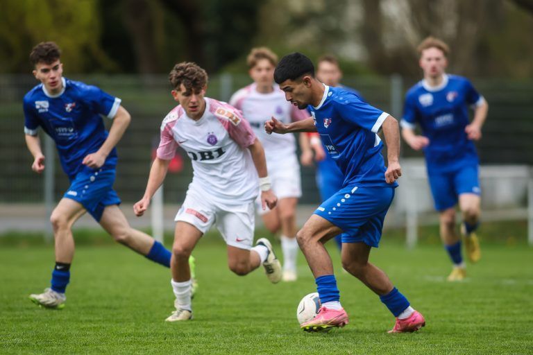 Fu§ball, AKA Vorarlberg, ACHTUNG: Auf der HP sind zwar die Spielernamen aber ohne Rckennummern, AKA U 18 vs Austria Wien U 18Fu§ball, AKA Vorarlberg, ACHTUNG: Auf der HP sind zwar die Spielernamen aber ohne Rckennummern, AKA U 18 vs Austria Wien U 18