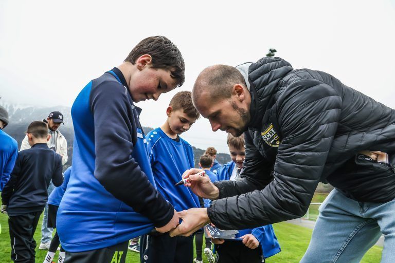 FC Nenzing, Nachwuchscamp, Altach-Spieler im Training mit den jungen Nachwuchsfu§ballern, ein paar nette Motive