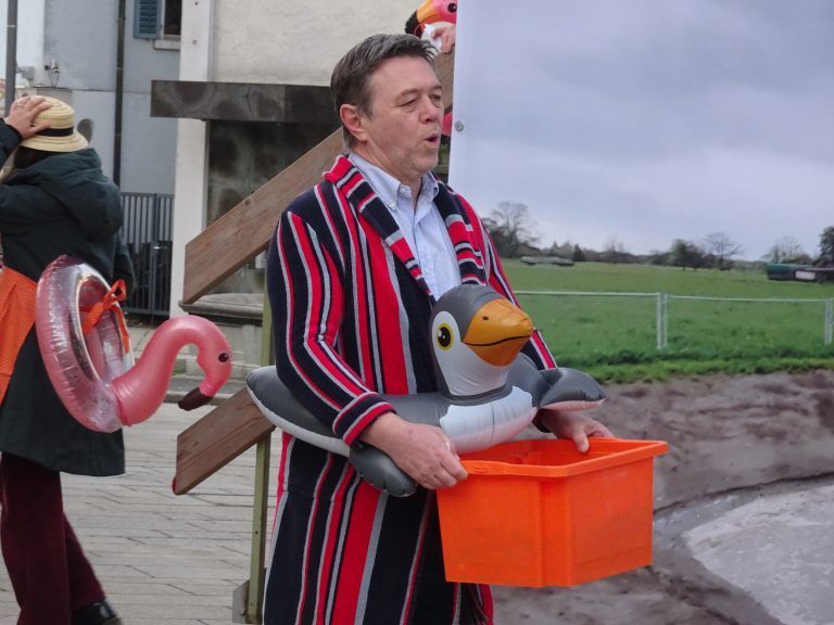 Stadtrat Christoph Waibel als fleißiger Verkäufer. - Von der Bürgermeisterin zur Bademeisterin befördert - Stadtratsabsetzung Fasching