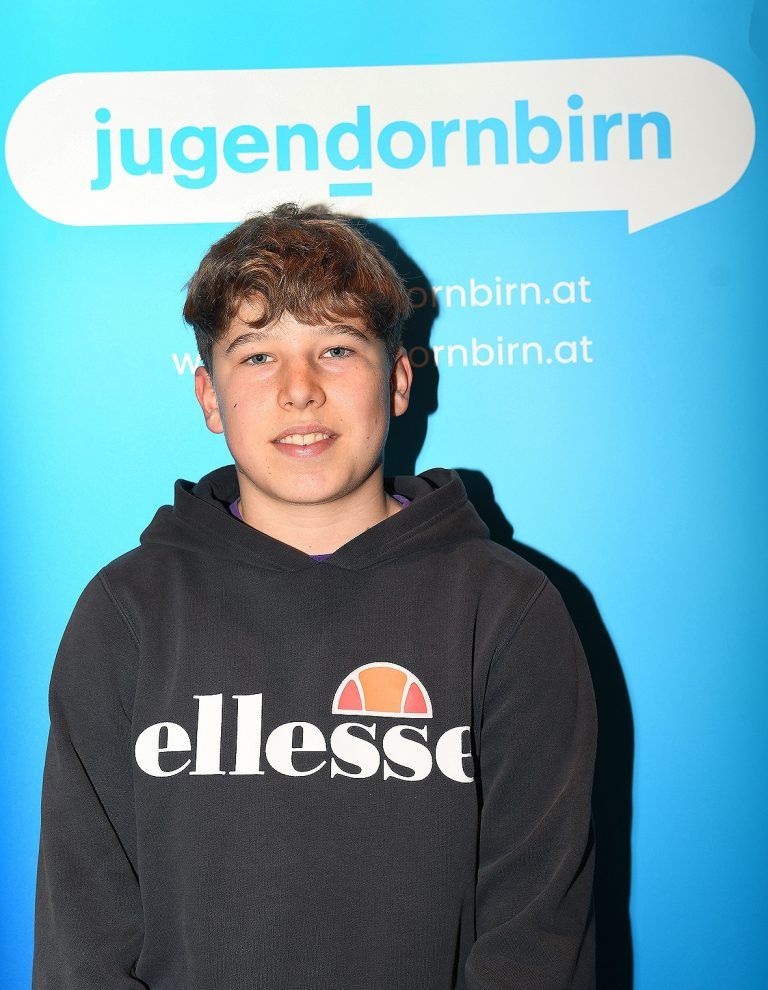 Ignaz Halswanter, 14 Jahre, Sportgymnasium Dornbirn: Die Schülerfachtagung hat mir gut gefallen, besonders der Workshop bei Young Caritas war interessant. Durch die Workshops habe ich gelernt, wie vielfältig die Welt ist und dass Toleranz gegenüber allen Menschen wichtig ist. - Jugendliche gestalten miteinander die Zukunft - Schülerfachtagung 2024