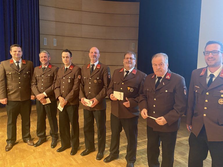 Auch Ehrungen und ein Dank für den Einsatz durfte nicht fehlen - JHV Feuerwehr Mäder - JHV Feuerwehr Mäder