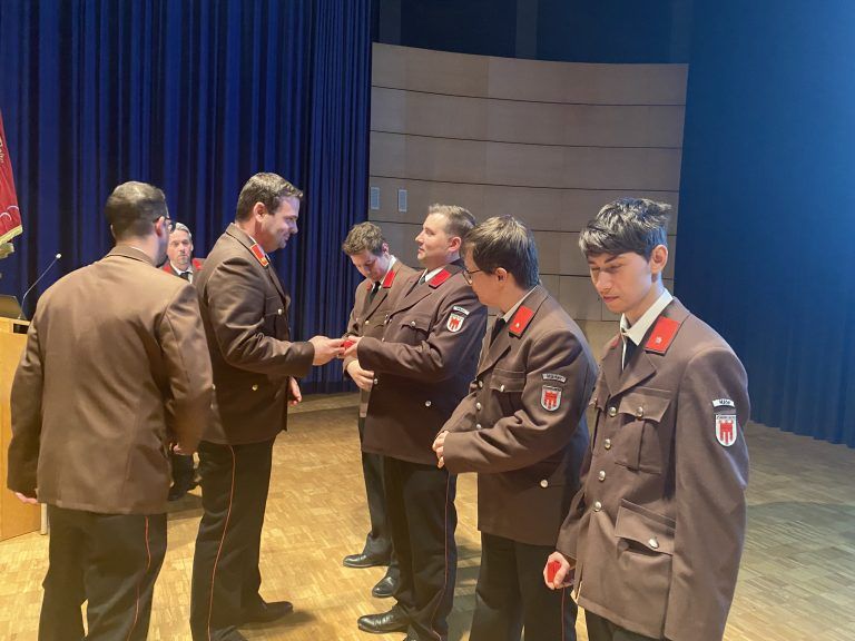 Im Zuge der Jahreshauptversammlung konnten auch neue Mitglieder angelobt werden - JHV Feuerwehr Mäder - JHV Feuerwehr Mäder