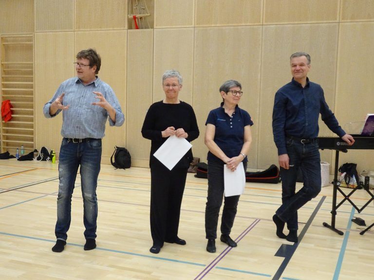 Jens Maltzahn (li.) von der Lebenshilfe hatte die Idee zum gemeinsamen Projekt mit Britta Hafner, Liba Šelner und Friedrich-Wilhelm Möller. - Ein Projekt, das Musik, Tanz und Menschen verbindet - Tanzhaus Hohenems Kooperation mit Oratorienchor Wangen