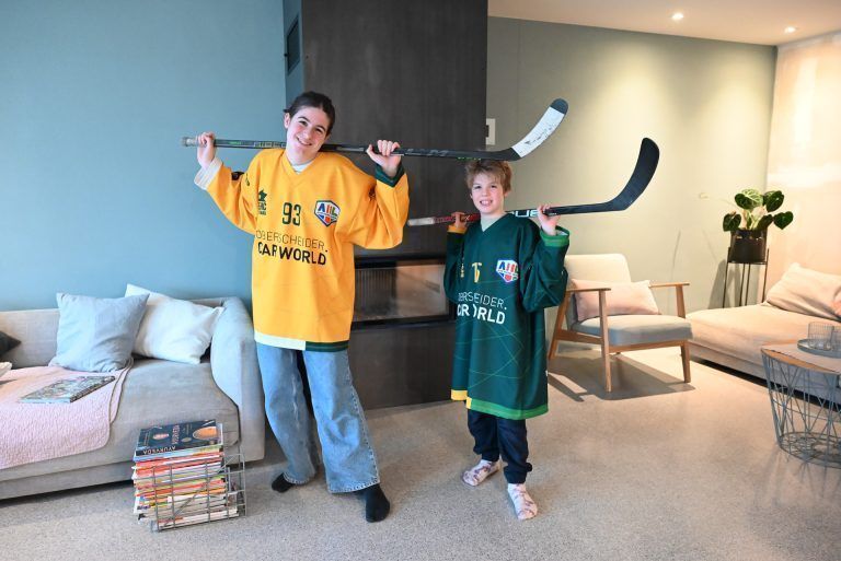Paula und ihr Bruder Theodor sind begeisterte Eishockey-Spieler. - „Ich bin stolz auf mich“ - „Ich bin stolz auf mich“