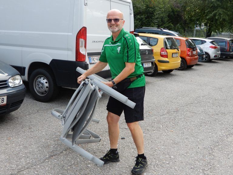 Herbert Lenz packt gerne mit an und der "Präse" ist immer zur Stelle, wenn man ihn braucht. - Ein Präsident zum Anfassen - Mensch aus der Heimat: DSV-Präsident Herbert Lenz