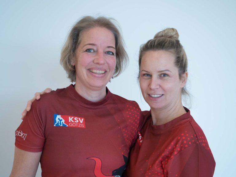 Cornelia Demirel vom KSV Götzis mit der Leiterin Nadja Wehinger - Miniböcklegruppe Koblach am ersten Nachmittag im Kindergarten Ried