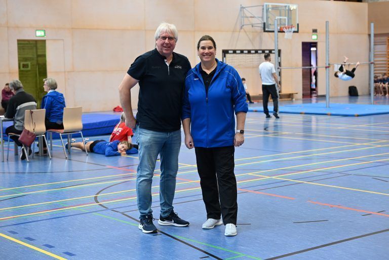 Schulsportreferent Christoph Neyer mit Organisatorin Jutta Jank. - Körperdisziplin auf höchstem Niveau - Körperdisziplin auf höchstem Niveau