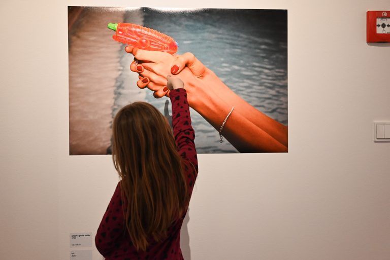 Die siebenjährige Josephin erfand eine Geschichte über eine Wasserpistolenbanditin. - Zwei Menschen, ein Museum - Zwei Menschen, ein Museum