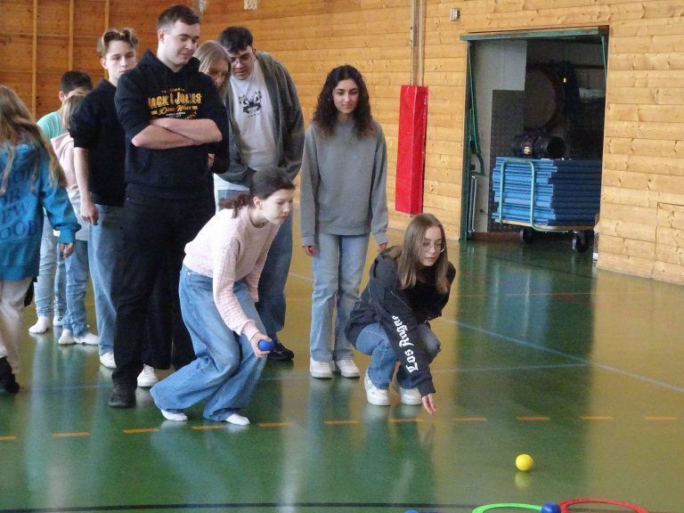 Zusammen in die Welt des Jonglierens eintauchen - Jonglierworkshop MS Baumgarten
