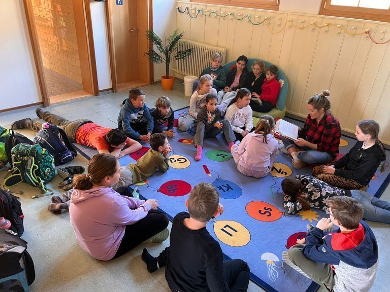 Impressionen der Leseaktion der Volksschule Tschagguns - Impressionen der Leseaktion der Volksschule Tschagguns