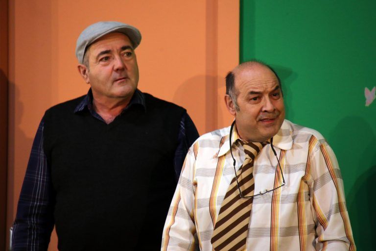 Lothar Gunz (li.) und Gerhard Stofleth - Theater in Buch: Applaus für Komödie "Geld wie Heu"