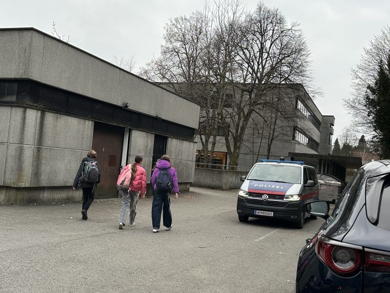 Polizeieinsatz nach Amokdrohung am BG Blumenstraße