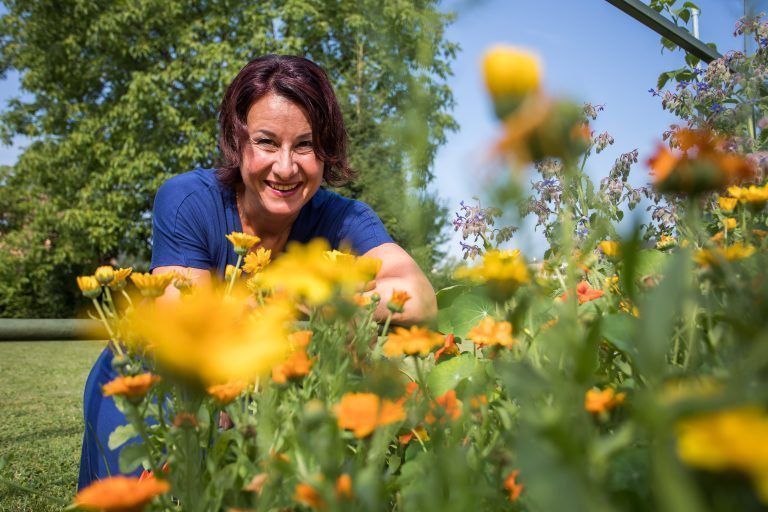 Russpreisträger-Reportage, Wir sind bei Susanne Marosch, die hat einen großen Garten und einen lieben Hund.