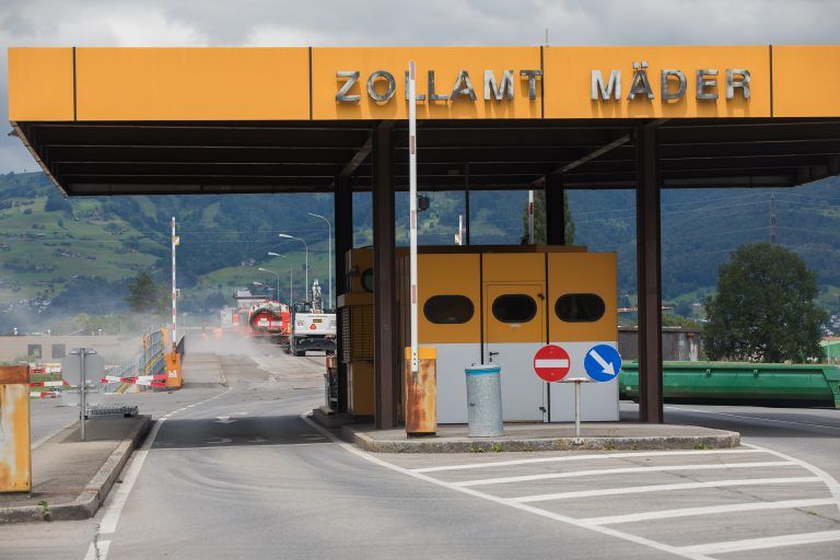 sperre, brücke, zollamt, grenzübergang mäder – kriessern