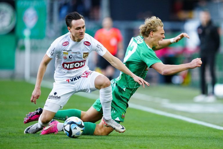 ABD0012_20240303 – WIEN – STERREICH: (Vlnr) Lukas Fridrikas (SC Austria Lustenau) und Leopold Querfeld (SK Rapid) am Sonntag, 03. Mrz 2024, whrend der Admiral Bundesliga-Begegnung, 21. Runde, zwischen SK Rapid und SC Austria Lustenau in Wien. – FOTO: APA/EVA MANHART