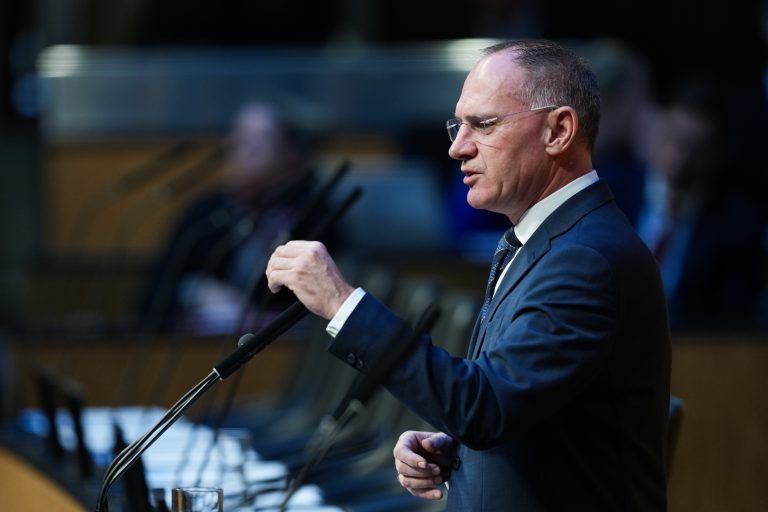 ABD0032_20231214 – WIEN –
STERREICH: Innenminister Gerhard Karner (
VP) im Rahmen einer Sitzung des Nationalrates im Parlament, am Donnerstag, 14. Dezember 2023, in Wien. – FOTO: APA/EVA MANHART