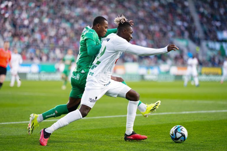 ABD0058_20240303 – WIEN – STERREICH: (Vlnr) Neraysho Kasanwirjo (SK Rapid) und Yadaly Diaby (SC Austria Lustenau) am Sonntag, 03. Mrz 2024, whrend der Admiral Bundesliga-Begegnung, 21. Runde, zwischen SK Rapid und SC Austria Lustenau in Wien. – FOTO: APA/EVA MANHART