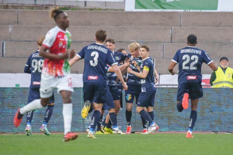 ABD0068_20240330 – BREGENZ –
STERREICH: Tirol-Jubel zum 2:0 whrend der Admiral Bundesliga-Begegnung, Qualifikationsgruppe 2. Runde, am Samstag, 30. Mrz 2024, zwischen SC Austria Lustenau und WSG Tirol in Bregenz. – FOTO: APA/DIETMAR STIPLOVSEK