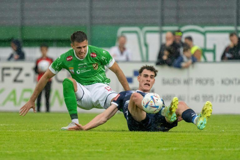 ABD0081_20230520 – LUSTENAU –
STERREICH: (v.l.) Darijo Grujcic (Lustenau) gegen Justin Forst (Tirol) am Samstag, 20. Mai 2023, im Rahmen der Admiral Bundesliga-Begegnung zwischen SC Austria Lustenau und WSG Tirol in Lustenau. – FOTO: APA/DIETMAR STIPLOVSEK