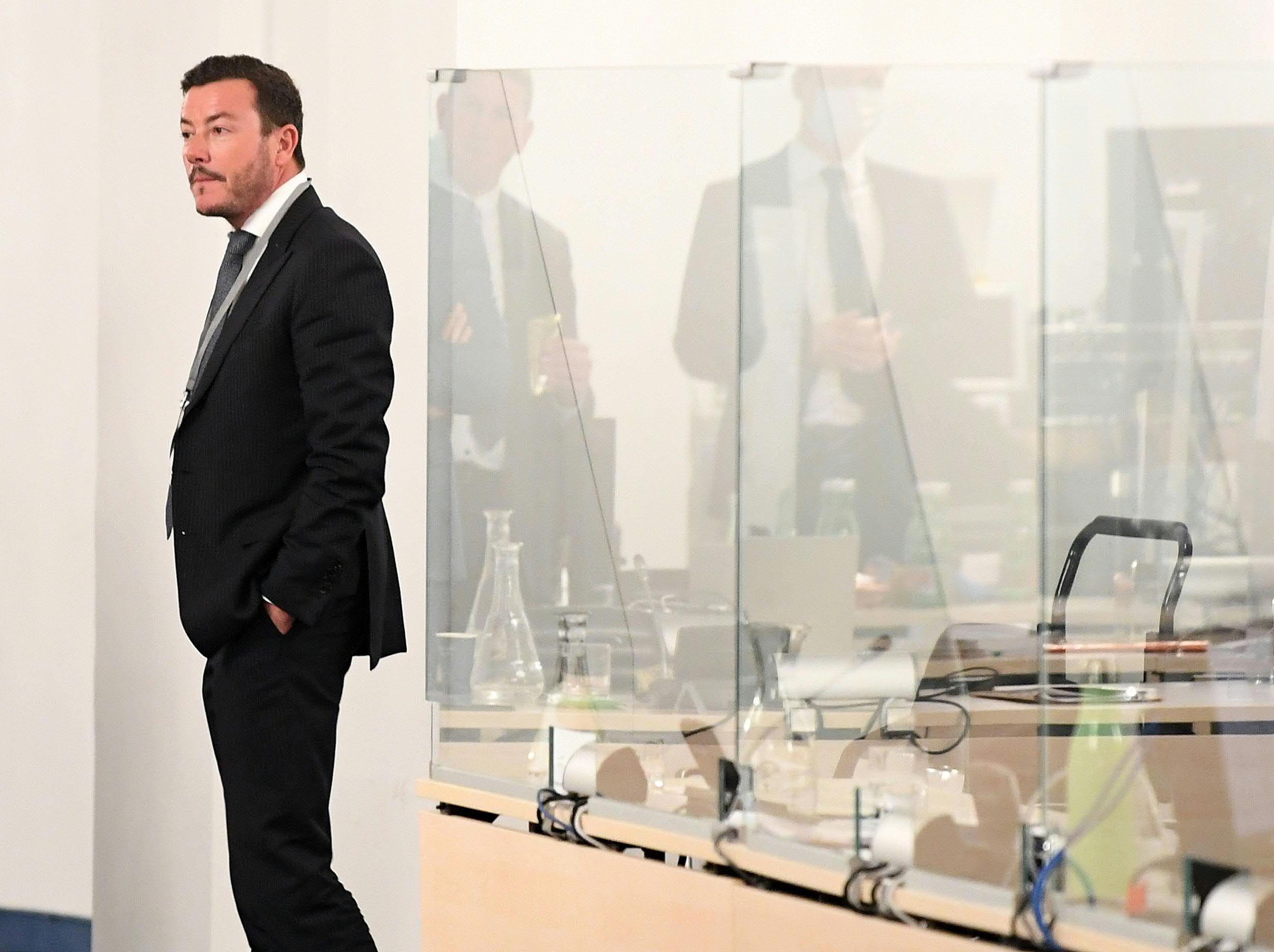 ABD0085_20240307 – WIEN – STERREICH: ++ ARCHIVBILD ++ ZU APA0282 VOM 7.3.2024 – Der Tiroler Immobilieninvestor und bisherige Multimilliardr Ren Benko steht mglicherweise vor der Privatinsolvenz. Benko habe “als Unternehmer” einen Eigenantrag auf Erffnung eines Insolvenzverfahrens gestellt. Im Bild: Signa-Holding-Grnder Rene Benko am Mittwoch, 21. Oktober 2020, im Rahmen des Ibiza-U-Ausschusses im Parlamentsausweichquartier in der […]