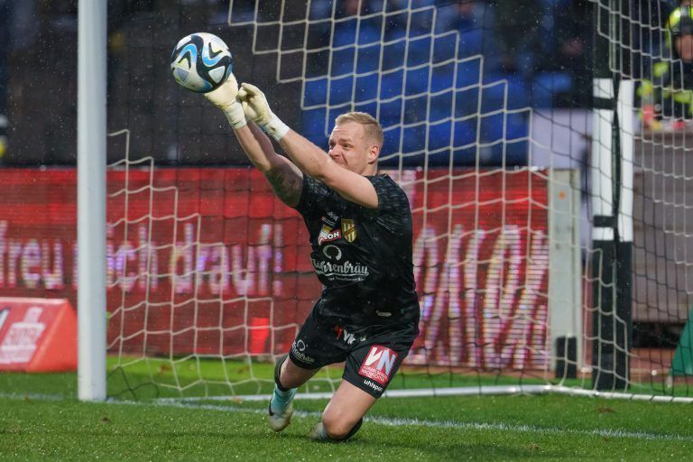 ABD0139_20240310 – BREGENZ –
STERREICH: Tormann Domenik Schierl (SC Austria Lustenau) am Sonntag, 10. Mrz 2024, whrend der Admiral Bundesliga-Begegnung, 22. Runde, zwischen SC Austria Lustenau und Blau-Wei§ Linz in Lustenau. – FOTO: APA/DIETMAR STIPLOVSEK