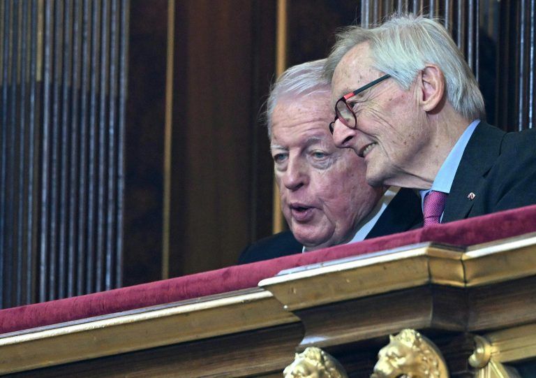 ABD0148_20230112 – WIEN – STERREICH: (v.l.) Alt-Bundeskanzler Franz Vranitzky und Wolfgang Schssel (VP), im Rahmen des Festakts anl. der offiziellen Erffnung des sanierten Parlamentsgebudes am Donnerstag, 12. Jnner 2023, in Wien. – FOTO: APA/ROLAND SCHLAGER
